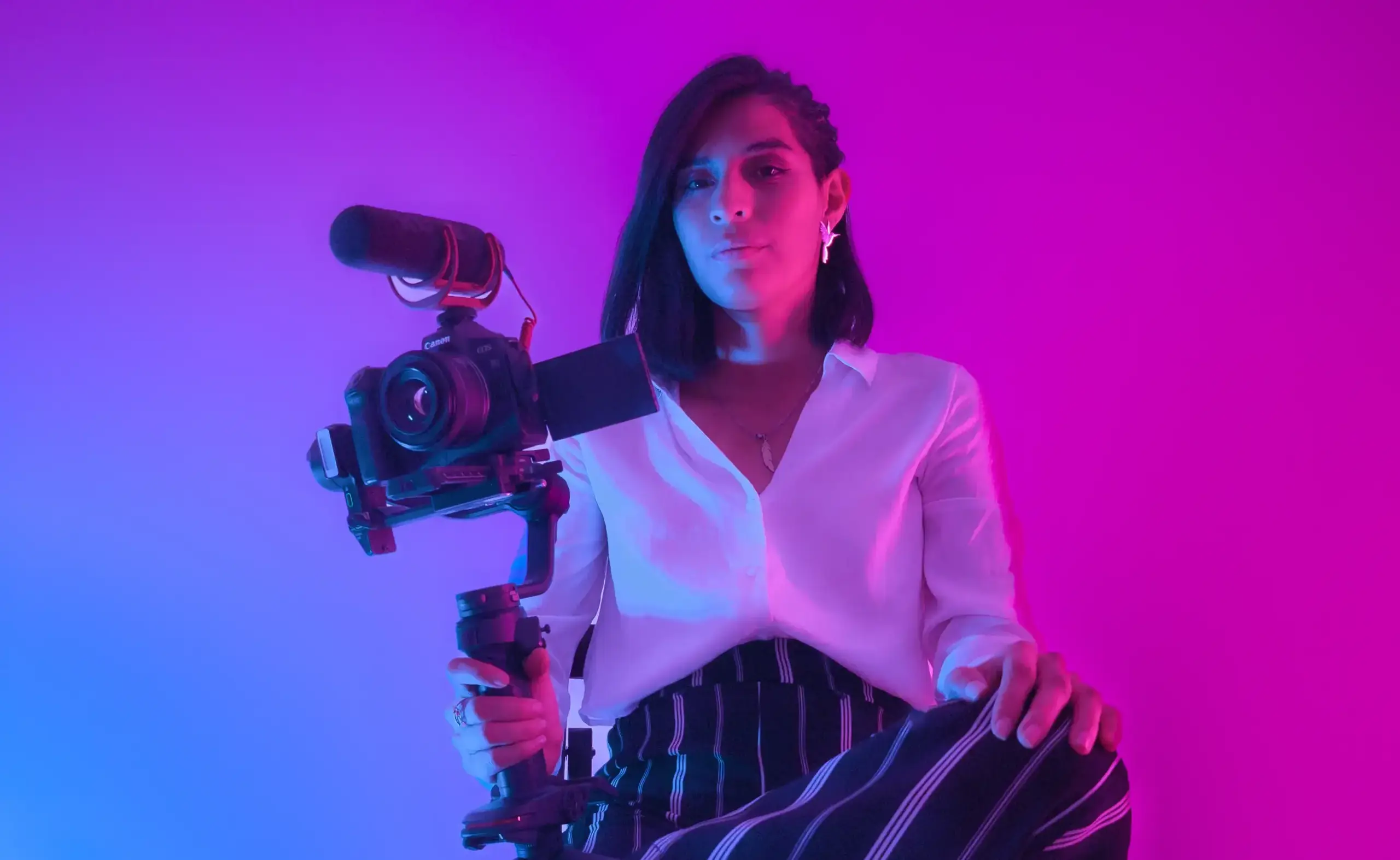 Andrea Quintero with professional camera, audiovisual storyteller and founder of AQ Beating Frame.